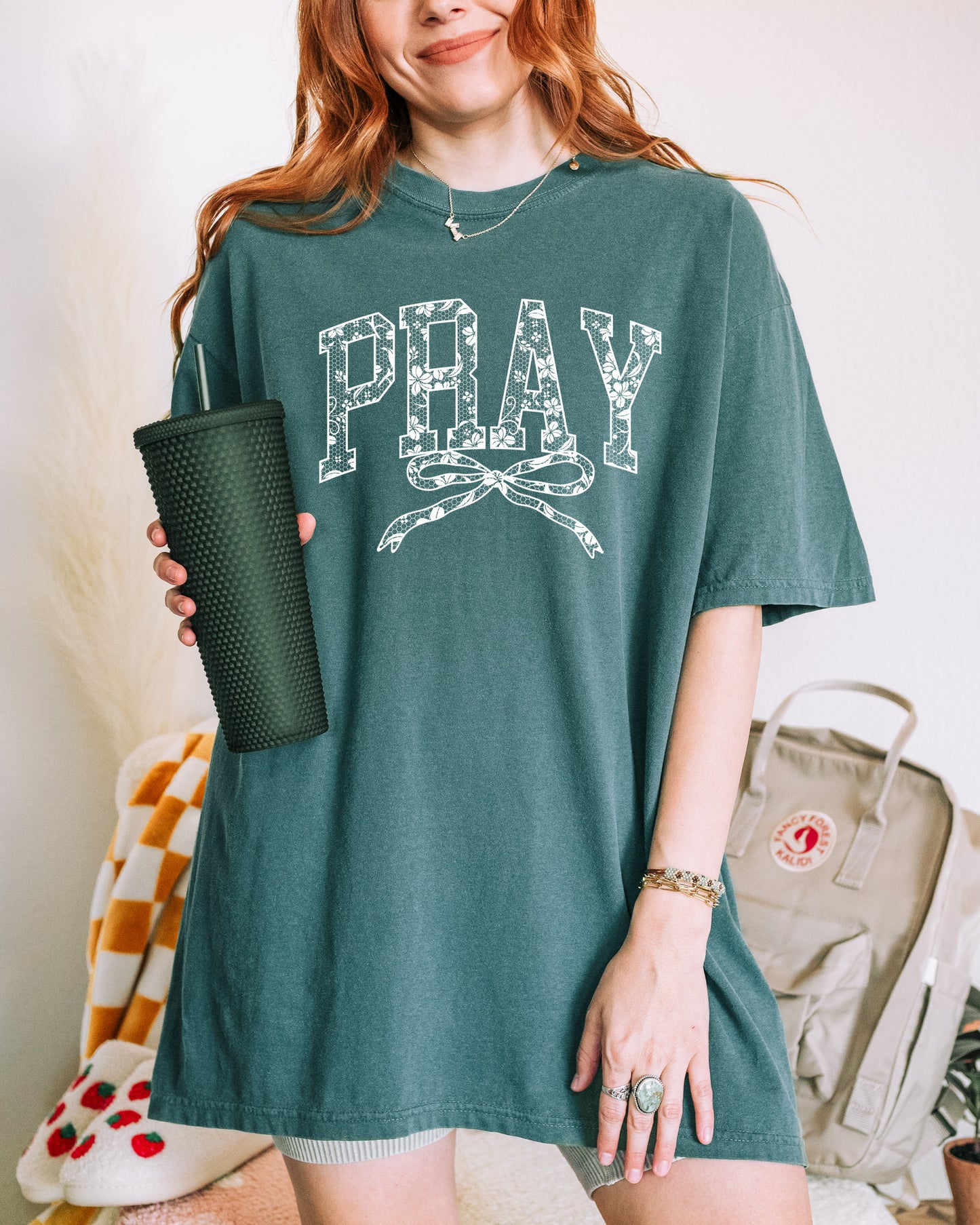 PRAY WITH A BOW UNISEX TEE