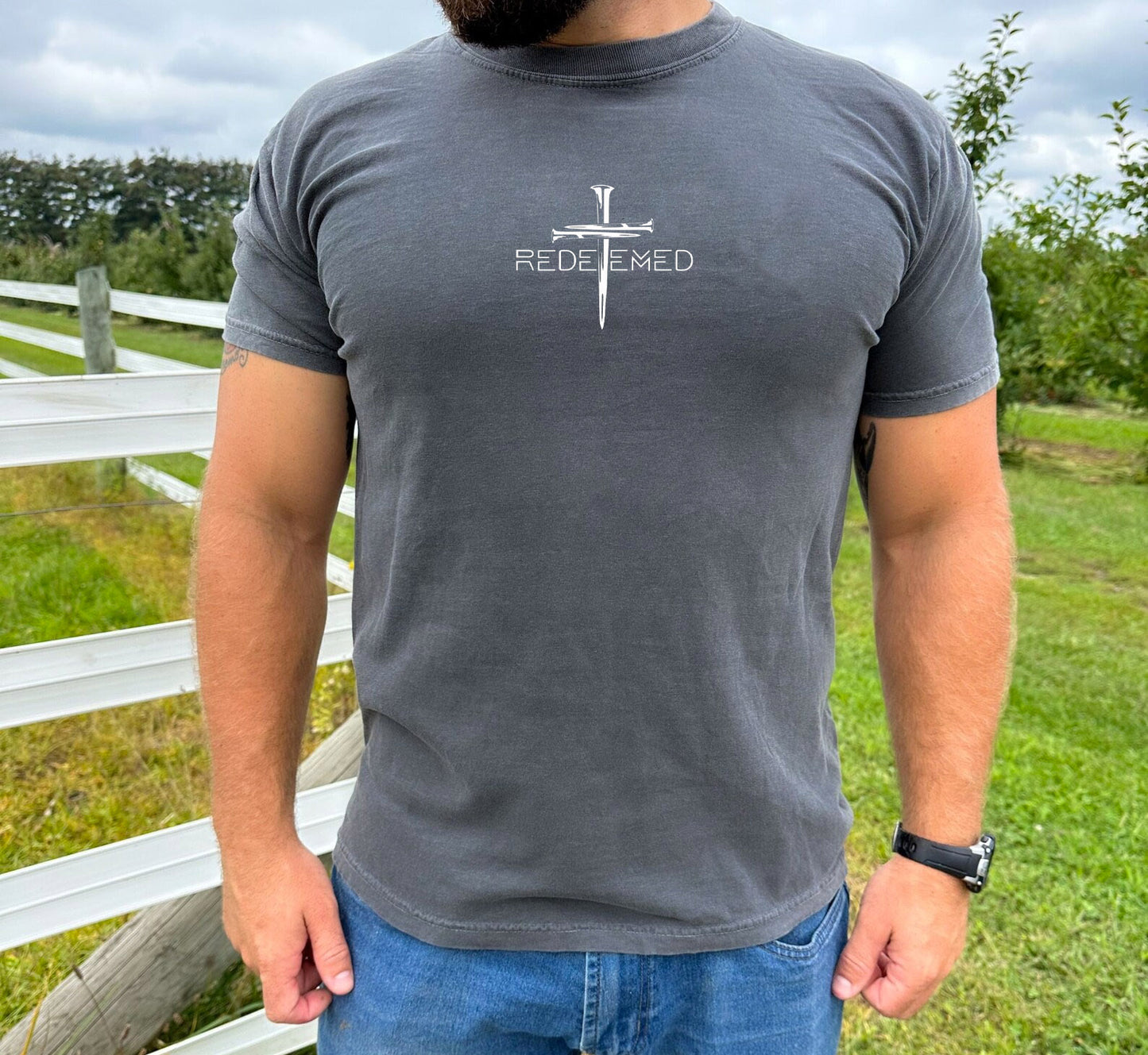 REDEEMED CROSS UNISEX PEPPER TEE