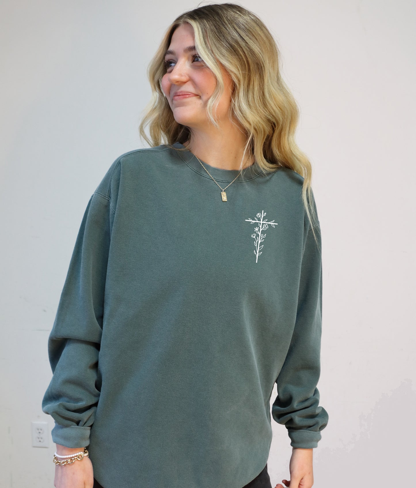 SIMPLE FLORAL CROSS UNISEX SWEATSHIRT