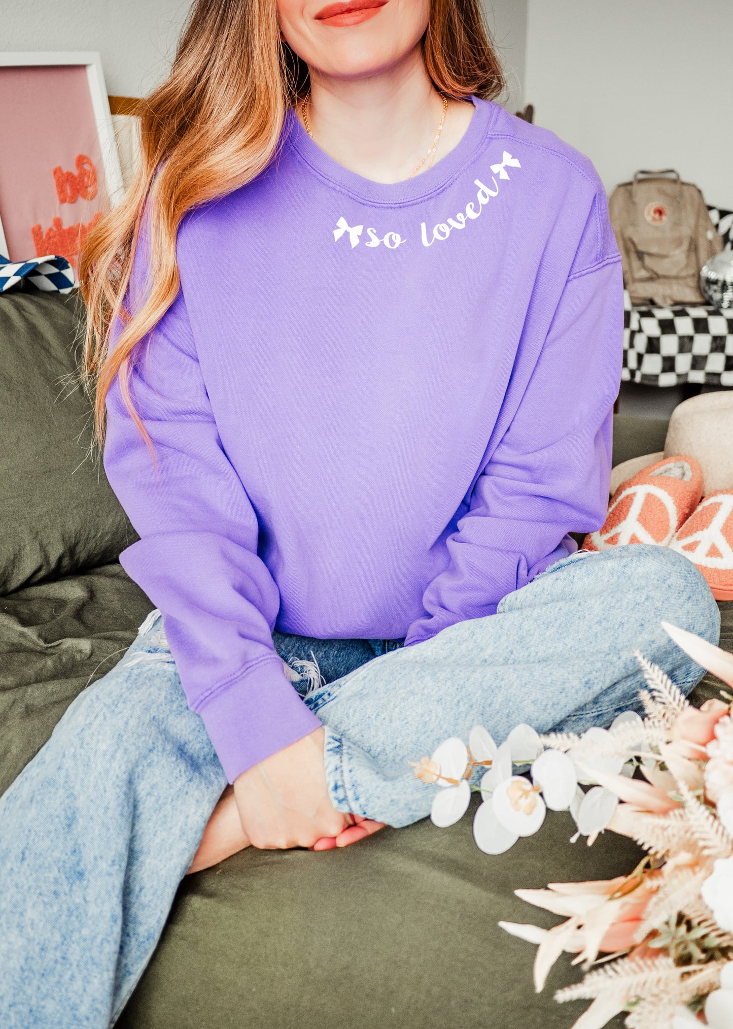 SO LOVED (WITH BOWS) AROUND THE NECK UNISEX SWEATSHIRT