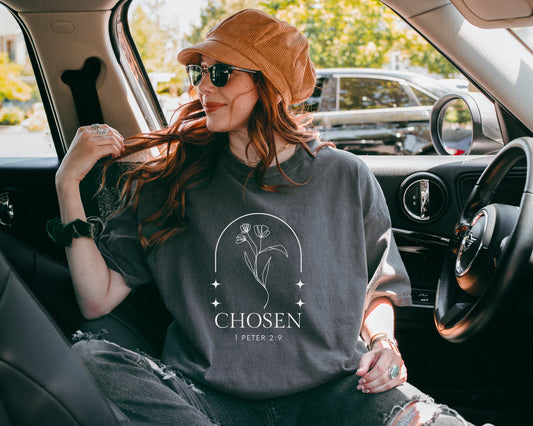CHOSEN UNISEX TEE - SIZE XL IN PEPPER