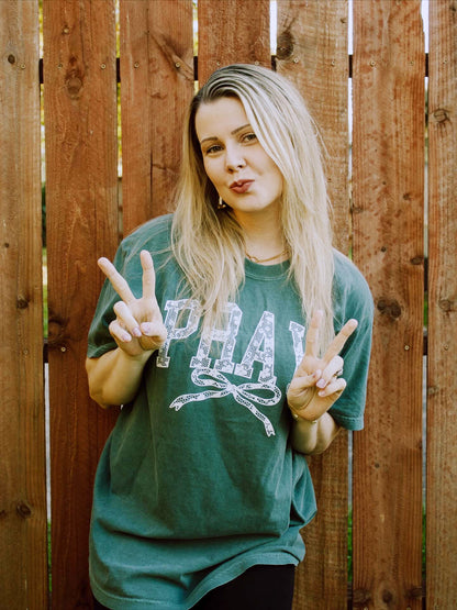 PRAY WITH A BOW UNISEX TEE